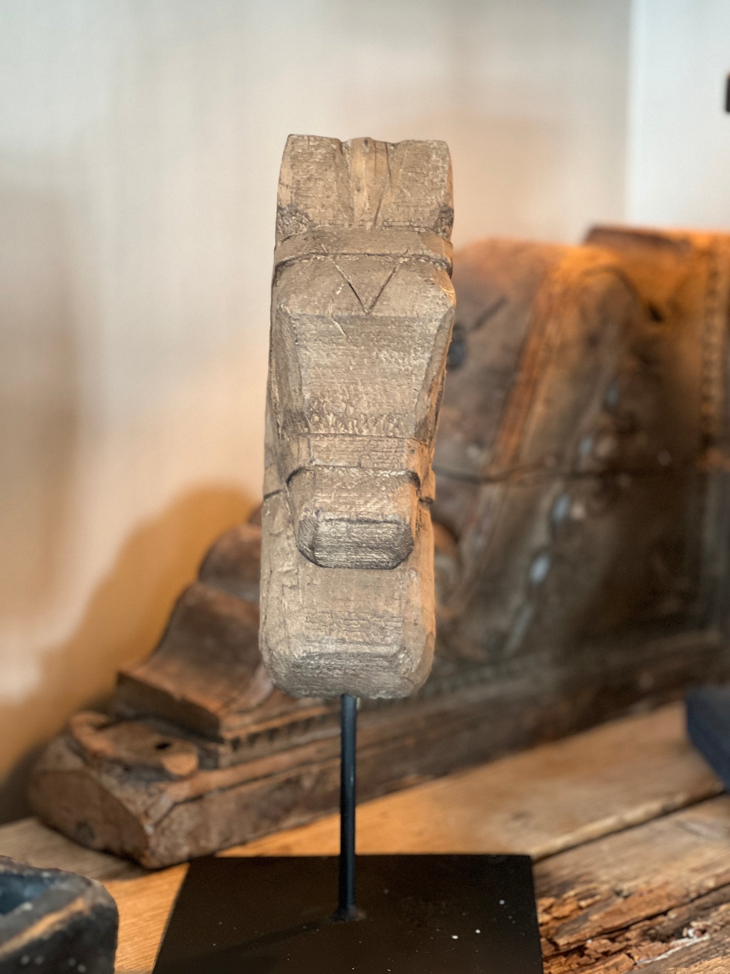 Horse head on tripod