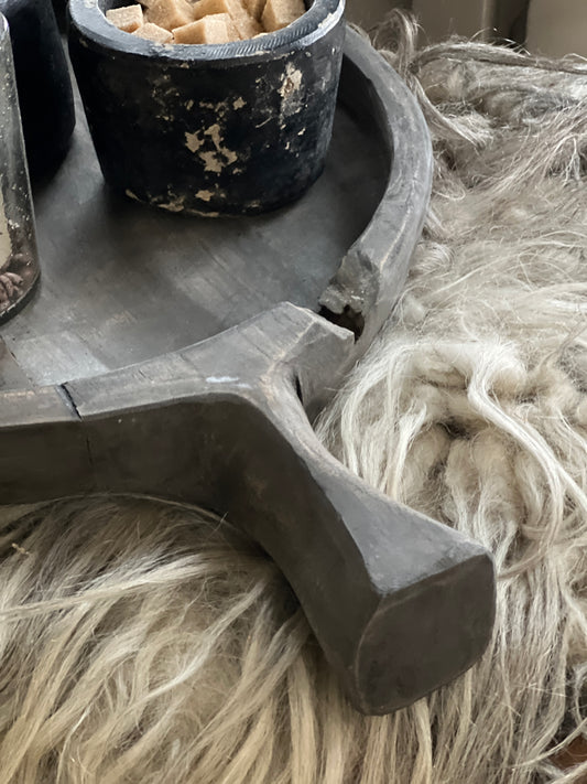 Wood plateau with handle