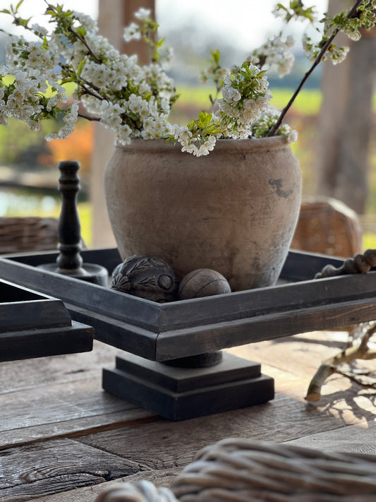 Plateau zu Fuß, 50x50 cm.