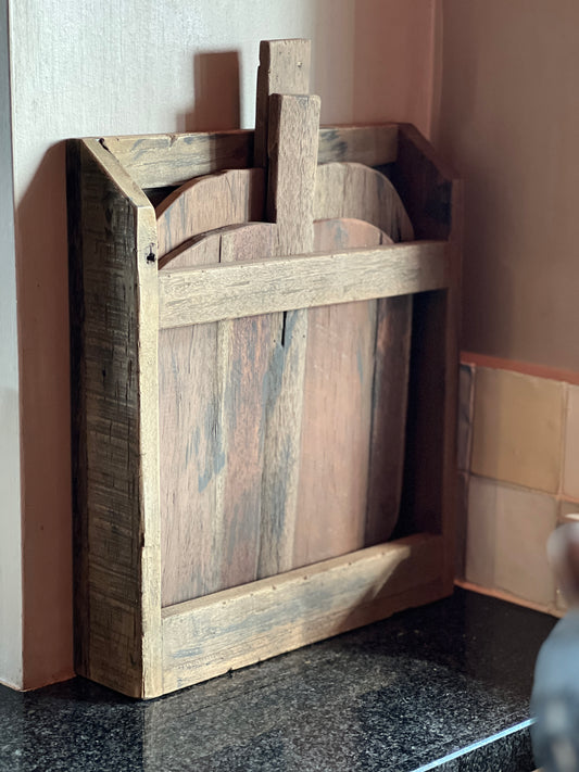 Schneidebretter im Halter