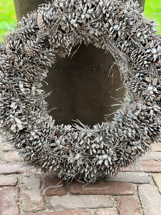 Kranz Tannenzapfen grau, erhältlich in 40 cm. und 60cm.