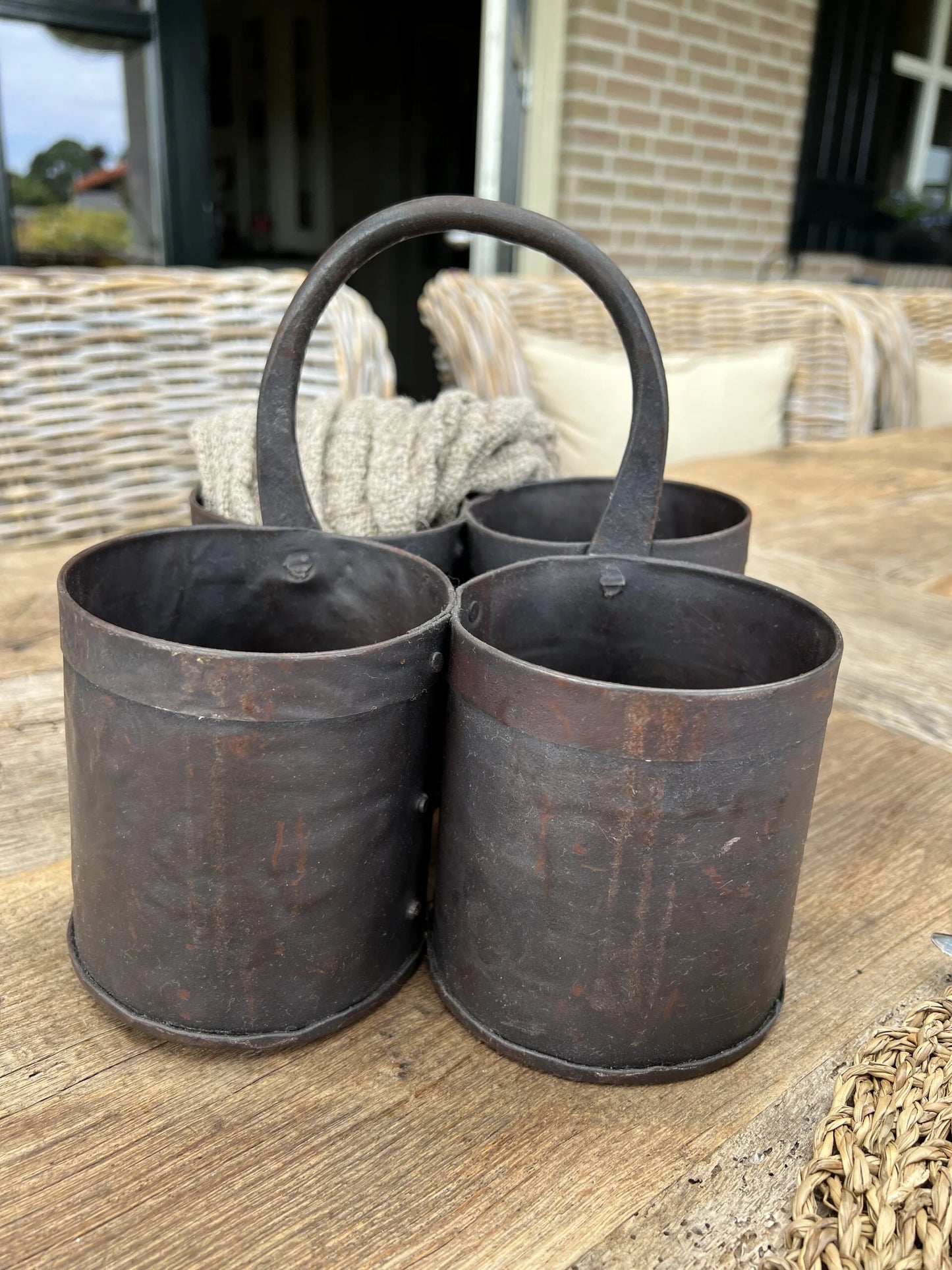 Iron bottle holder with handle, (4 compartments)