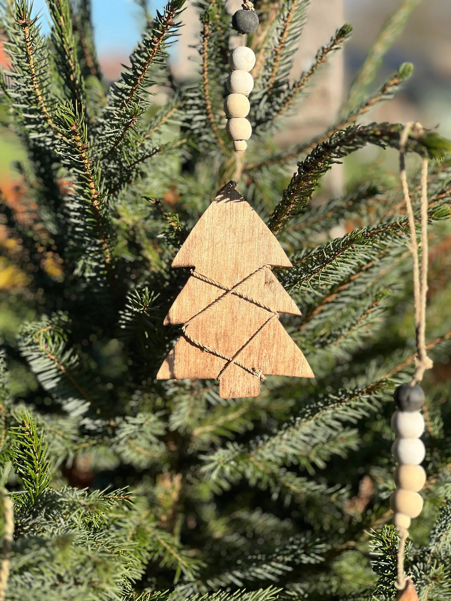 Weihnachtsanhänger Sternengel und Weihnachtsbaum