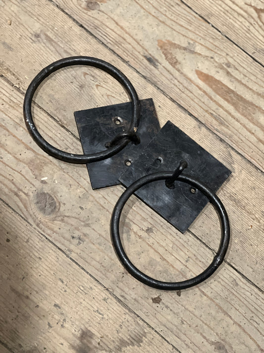 Metal towel ring