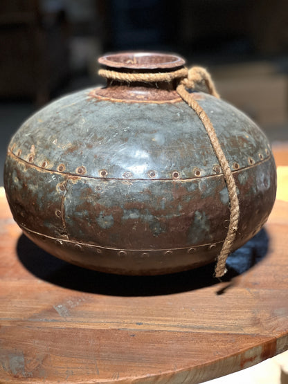 Nagouri pot with sturdy rope