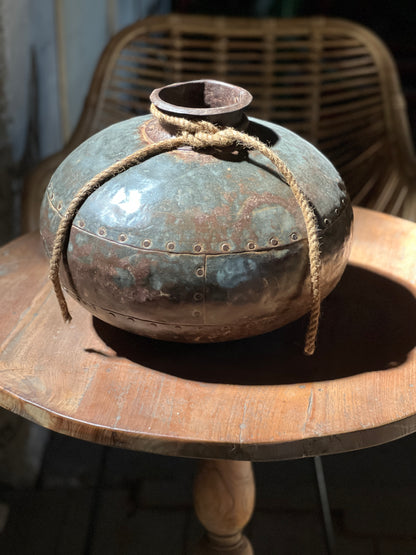 Nagouri pot with sturdy rope