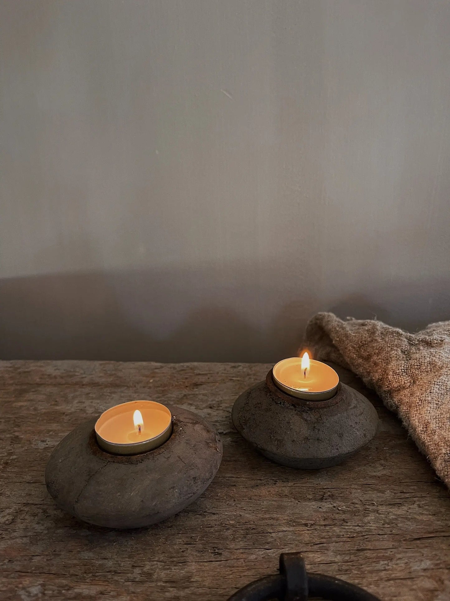 Wooden waxine holder