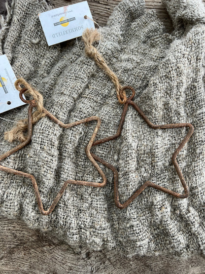 Wire star pendant rust