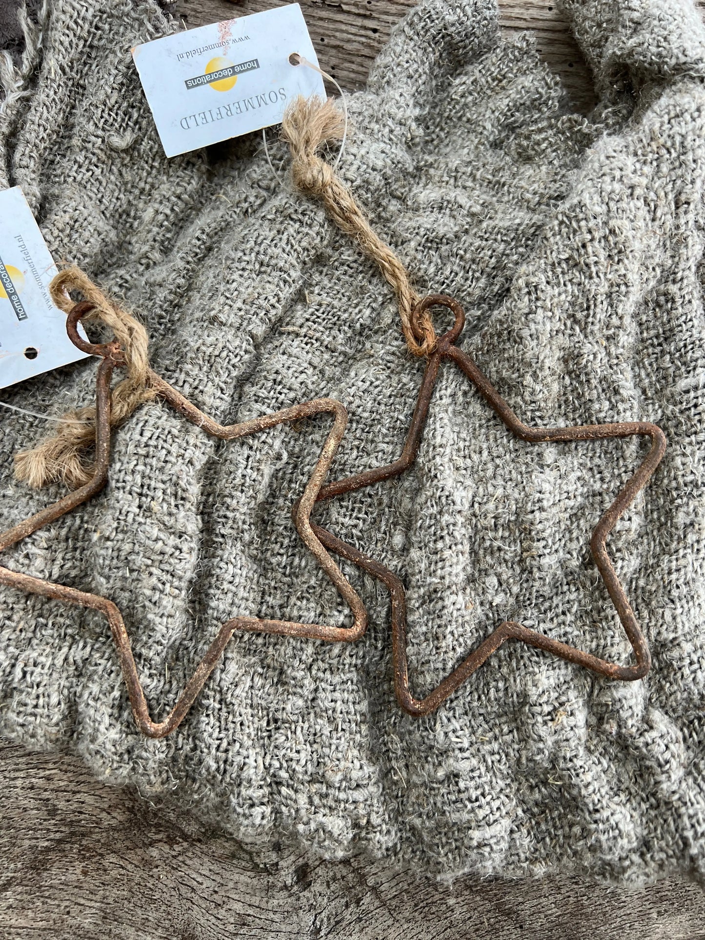 Wire star pendant rust