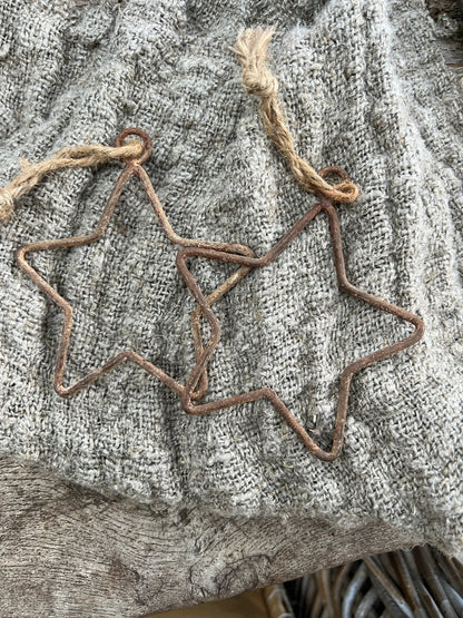 Wire star pendant rust