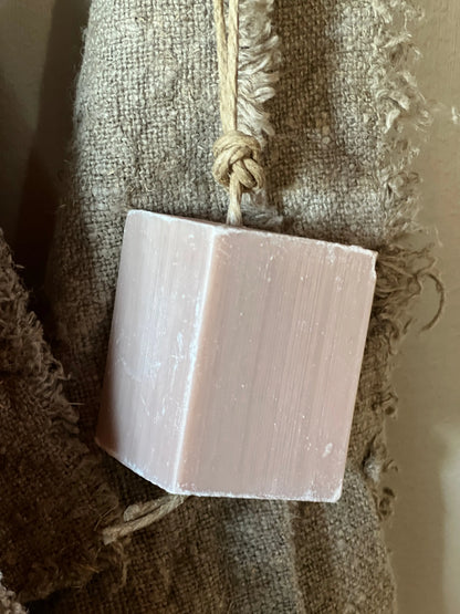 Blockseife an stabiler Kordel (Leber)