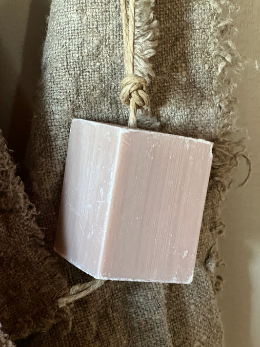 Blockseife an stabiler Kordel (Leber)