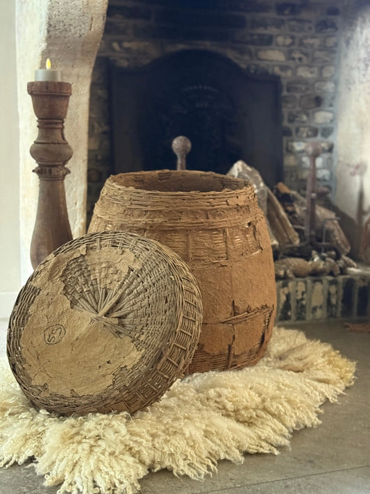 Old clay basket from India – Ø46 x H40 cm