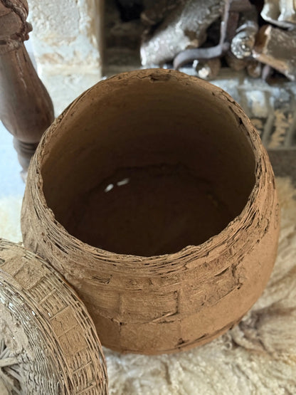 Old clay basket from India – Ø46 x H40 cm