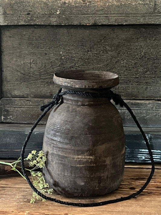 Nepalese pot (14c)