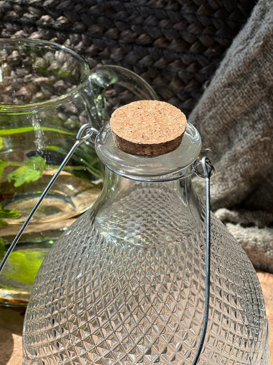 Wespentopf aus verarbeitetem Glas