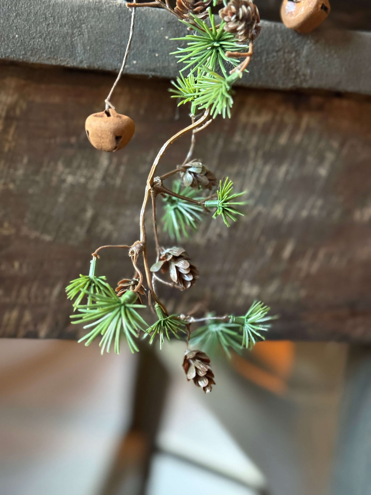 Winterse guirlande met dennenappeltjes en pinus- 120 cm