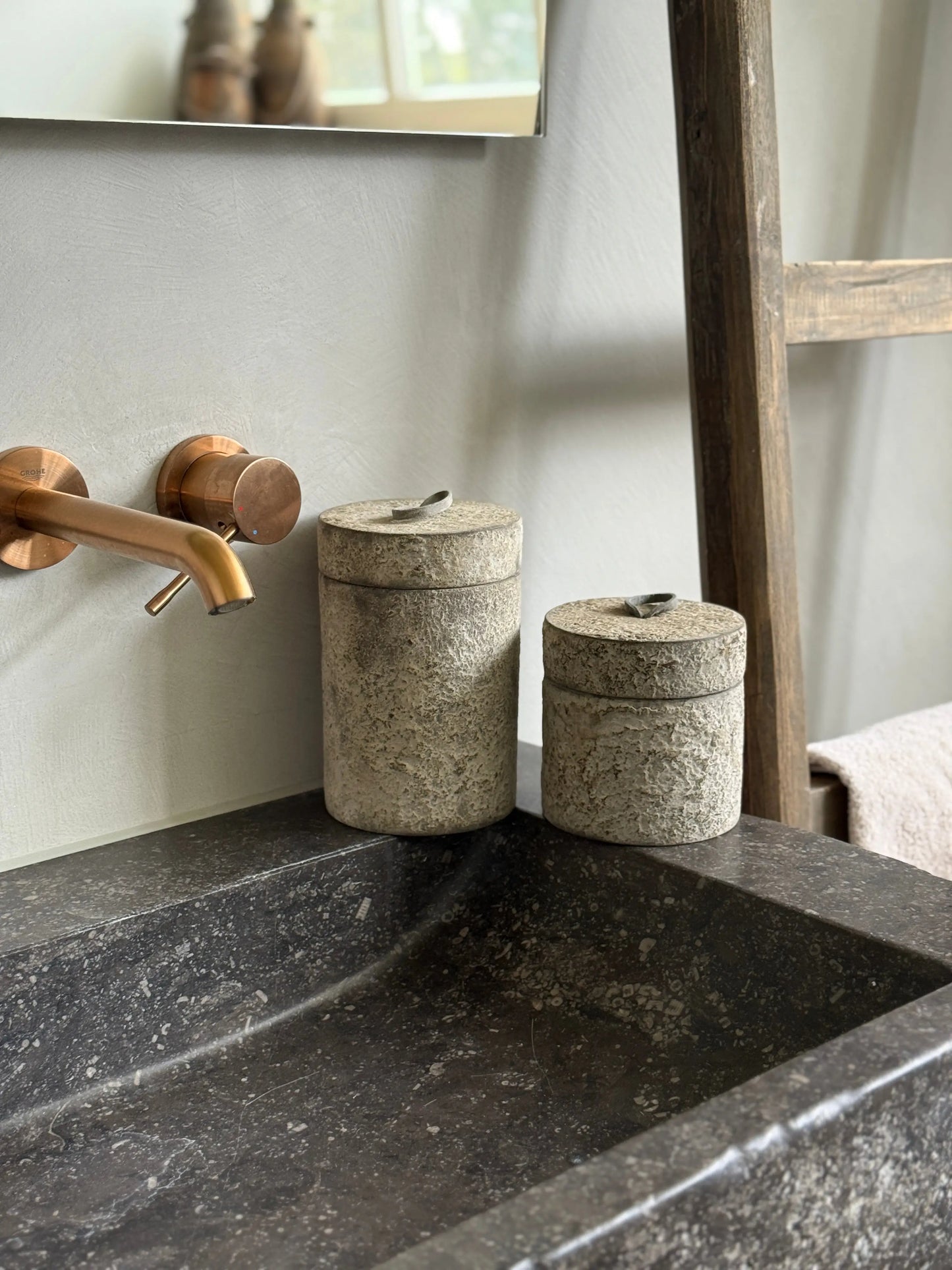 Wooden Pot with Concrete Look and Leather Loop - Be-Uniq
