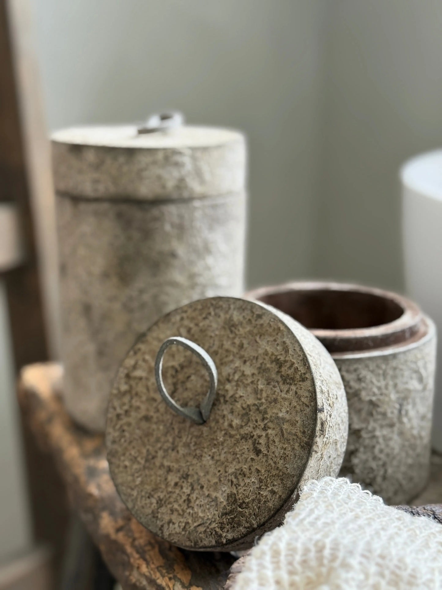 Wooden Pot with Concrete Look and Leather Loop - Be-Uniq