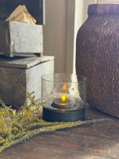 Windlicht met zwarte houten voet en bubbelglas