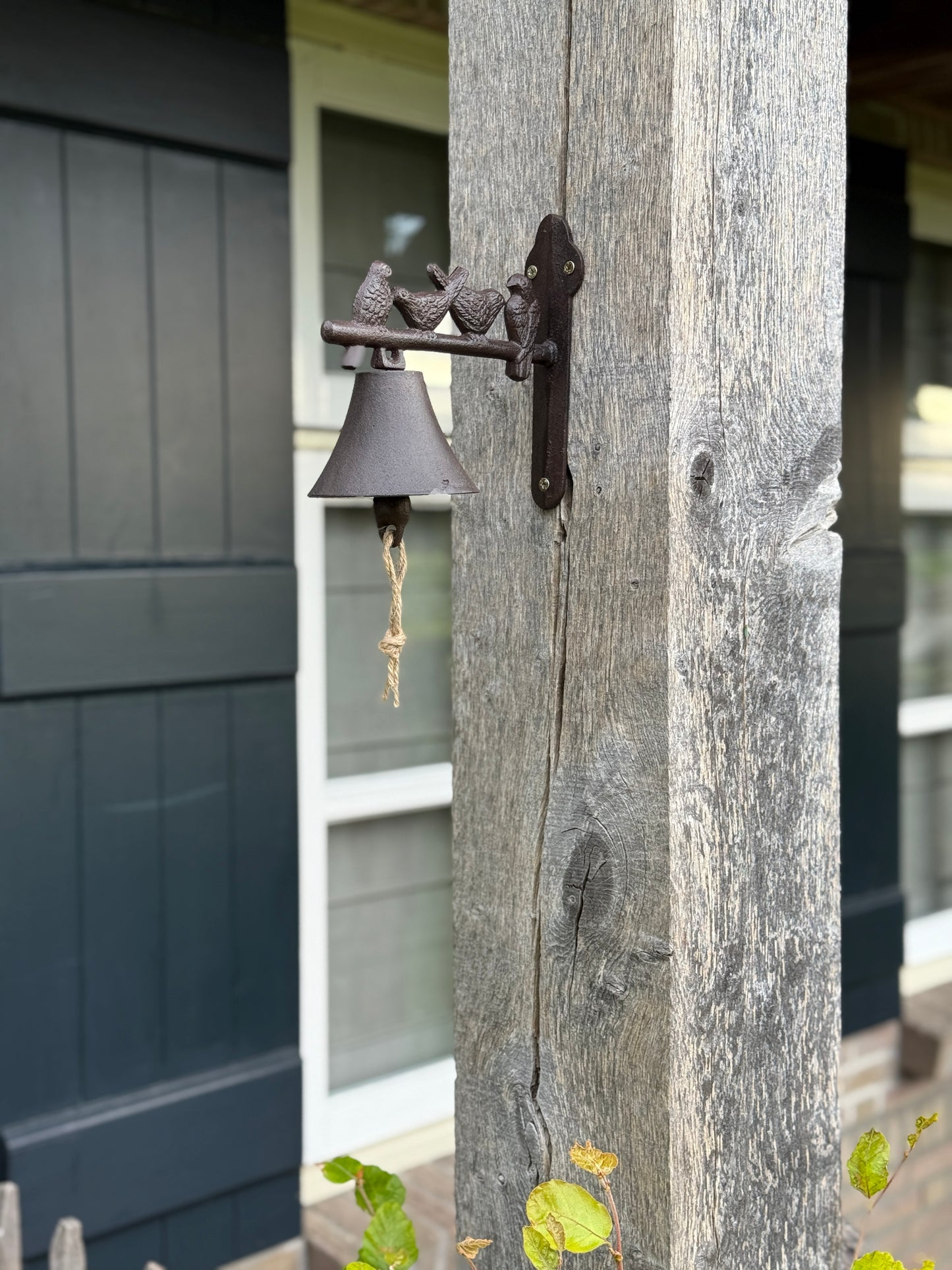 Schmiedeeiserne Glocke mit Vögeln – Garten- &amp; Tordekoration