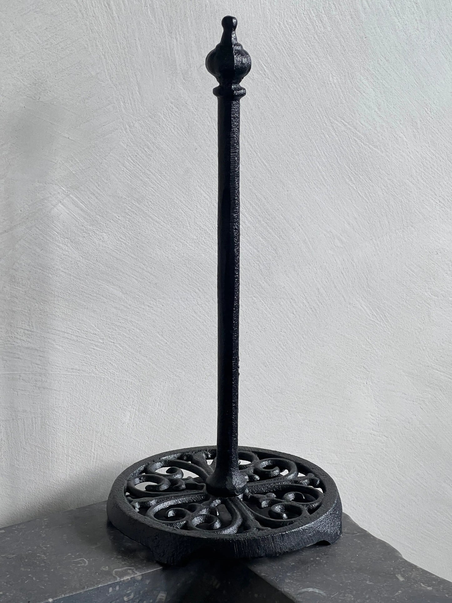 Schmiedeeiserner Küchenrollenhalter schwarz