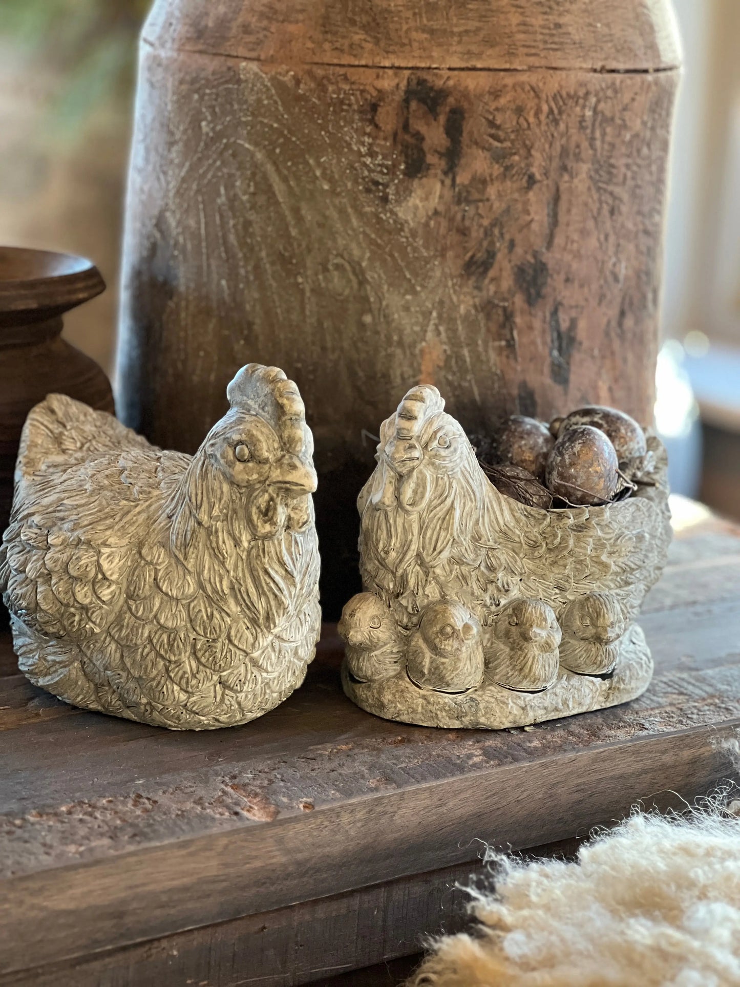Betonhuhn mit Küken, erhältlich in M ​​und L