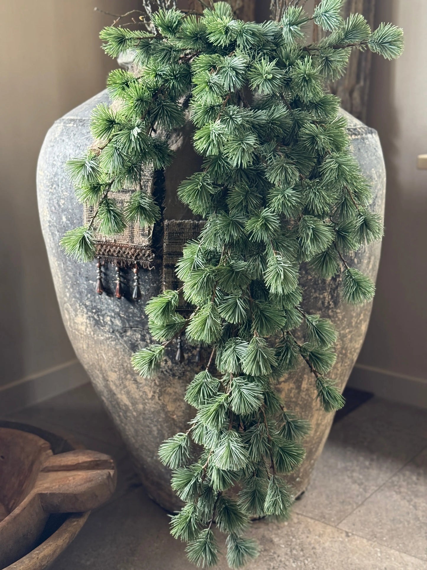 Artificial larch tuft