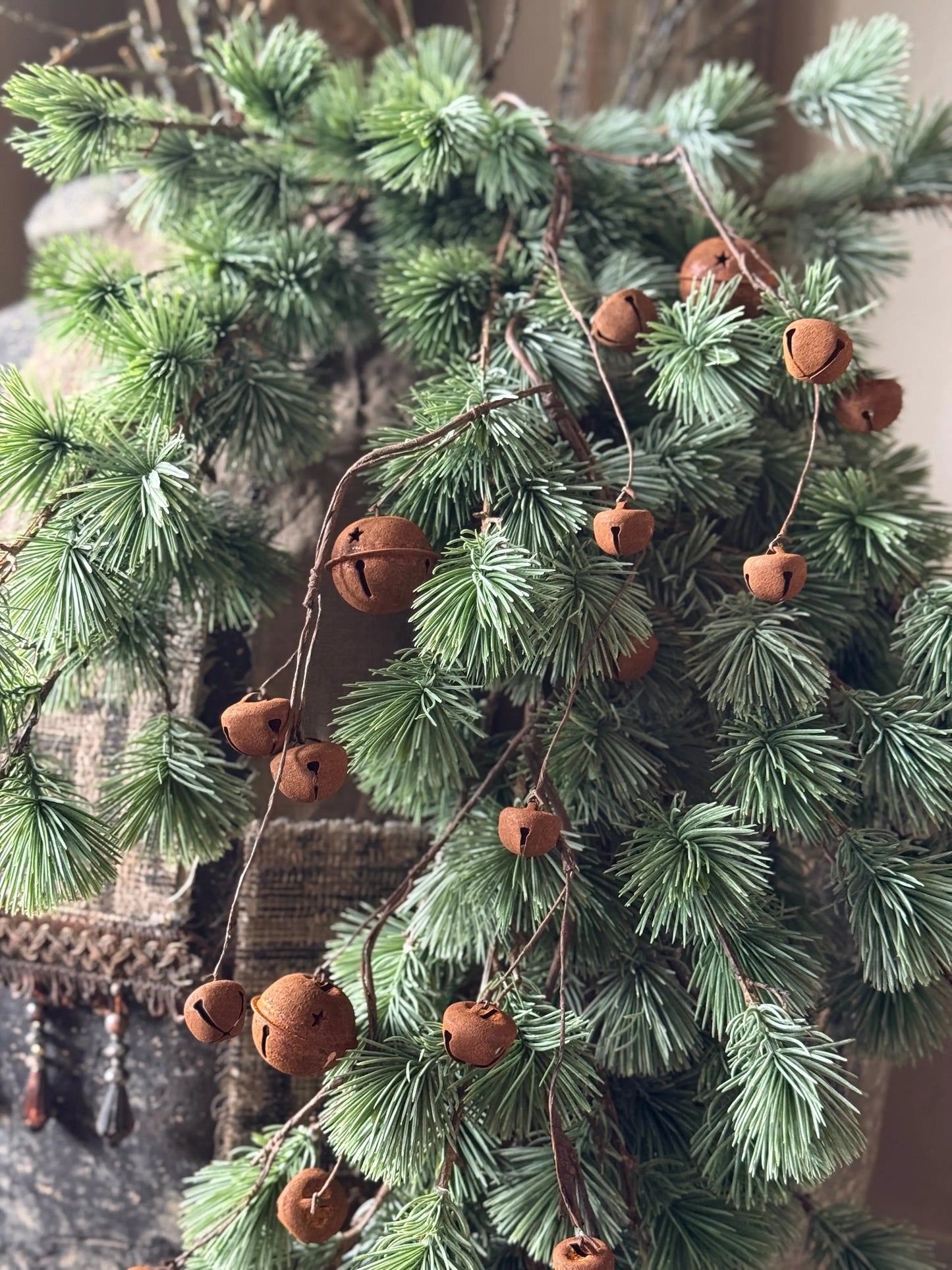 Artificial larch tuft