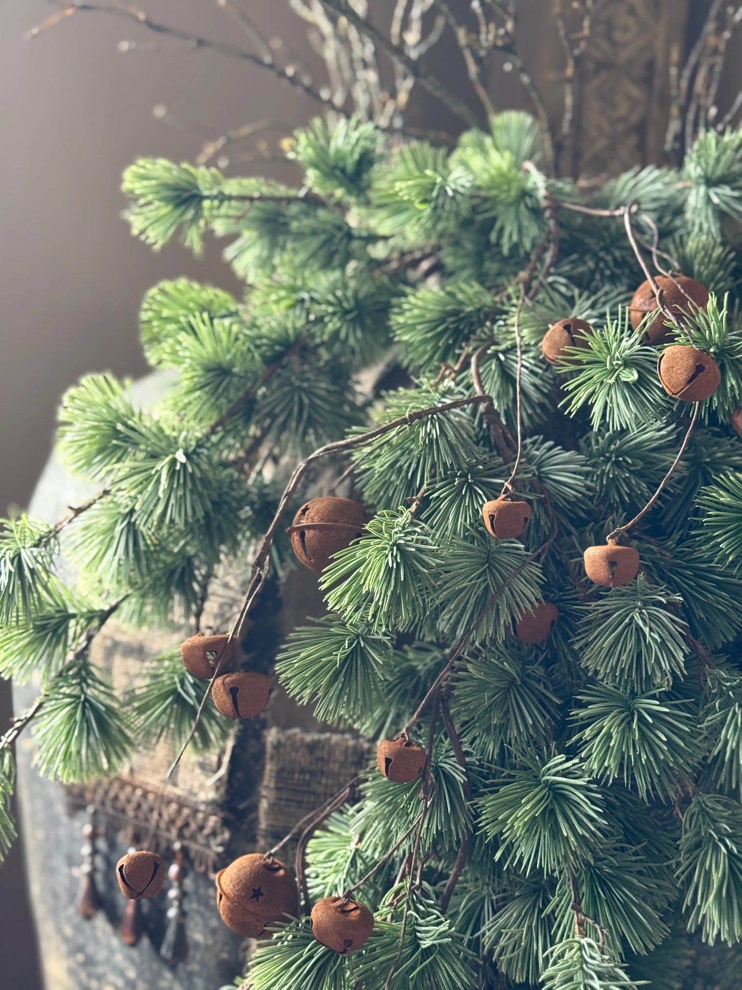 Artificial larch tuft