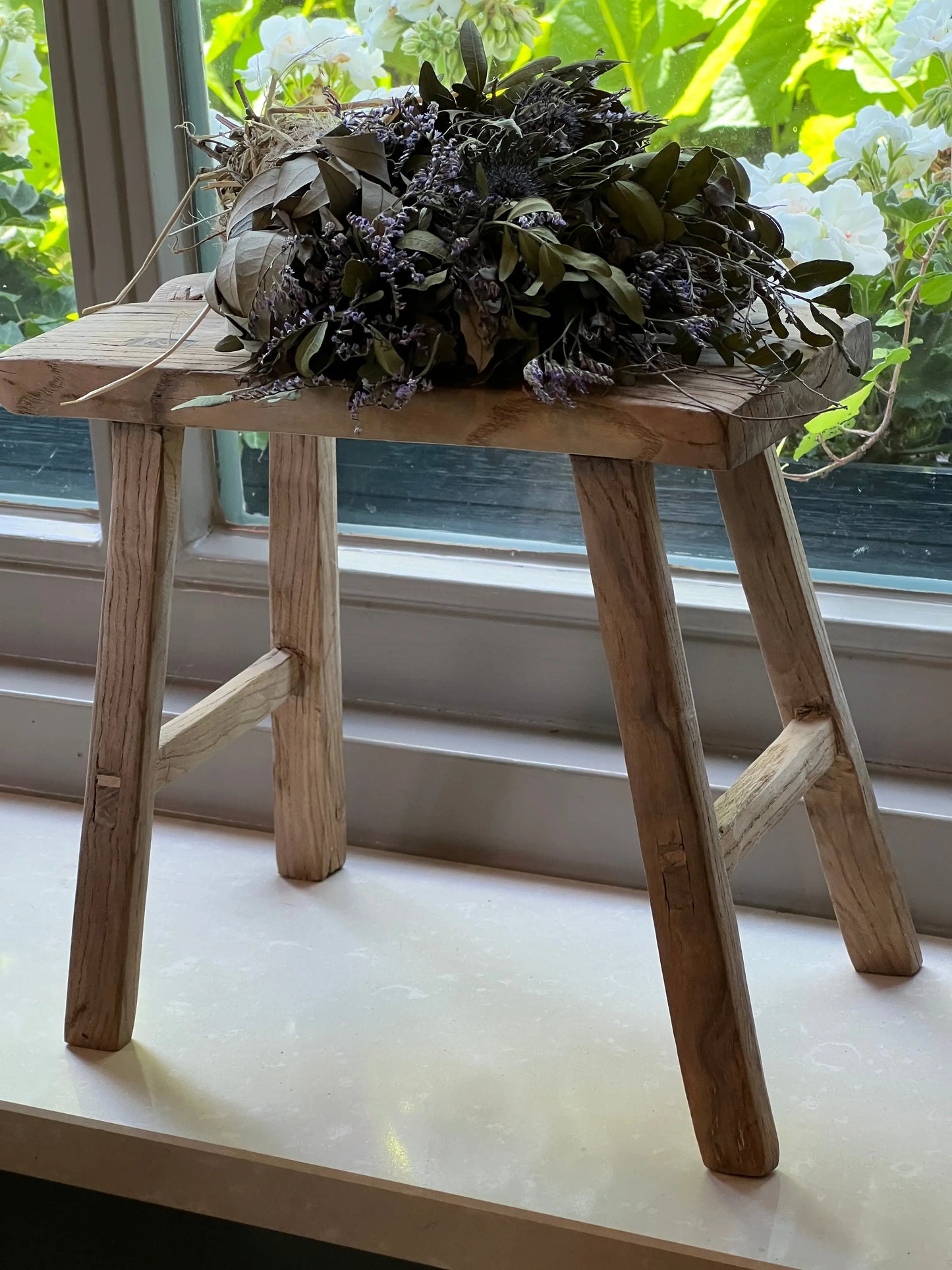 Hocker auf der Fensterbank
