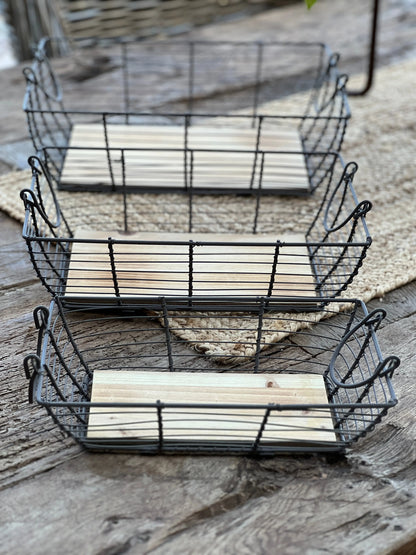 Wire baskets, available in 3 sizes