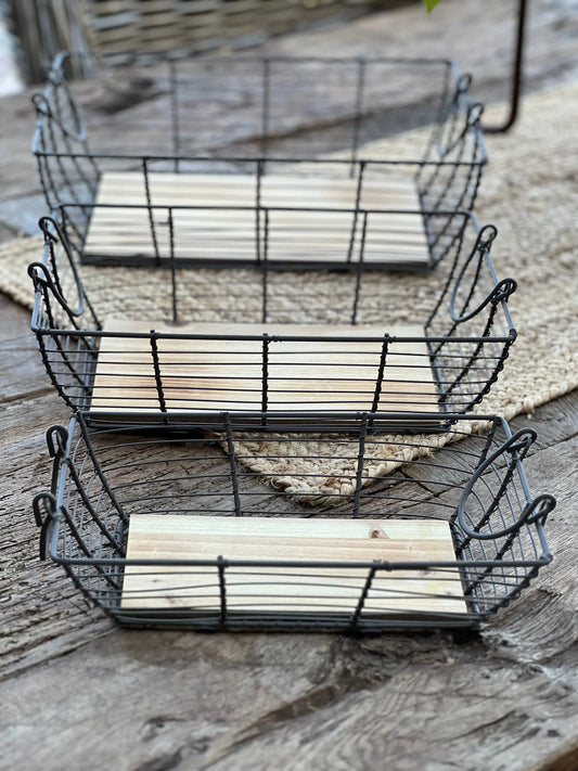 Wire baskets, available in 3 sizes