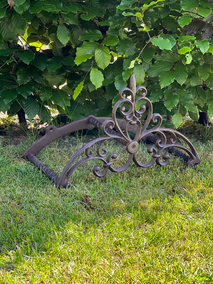 Garden hose holder