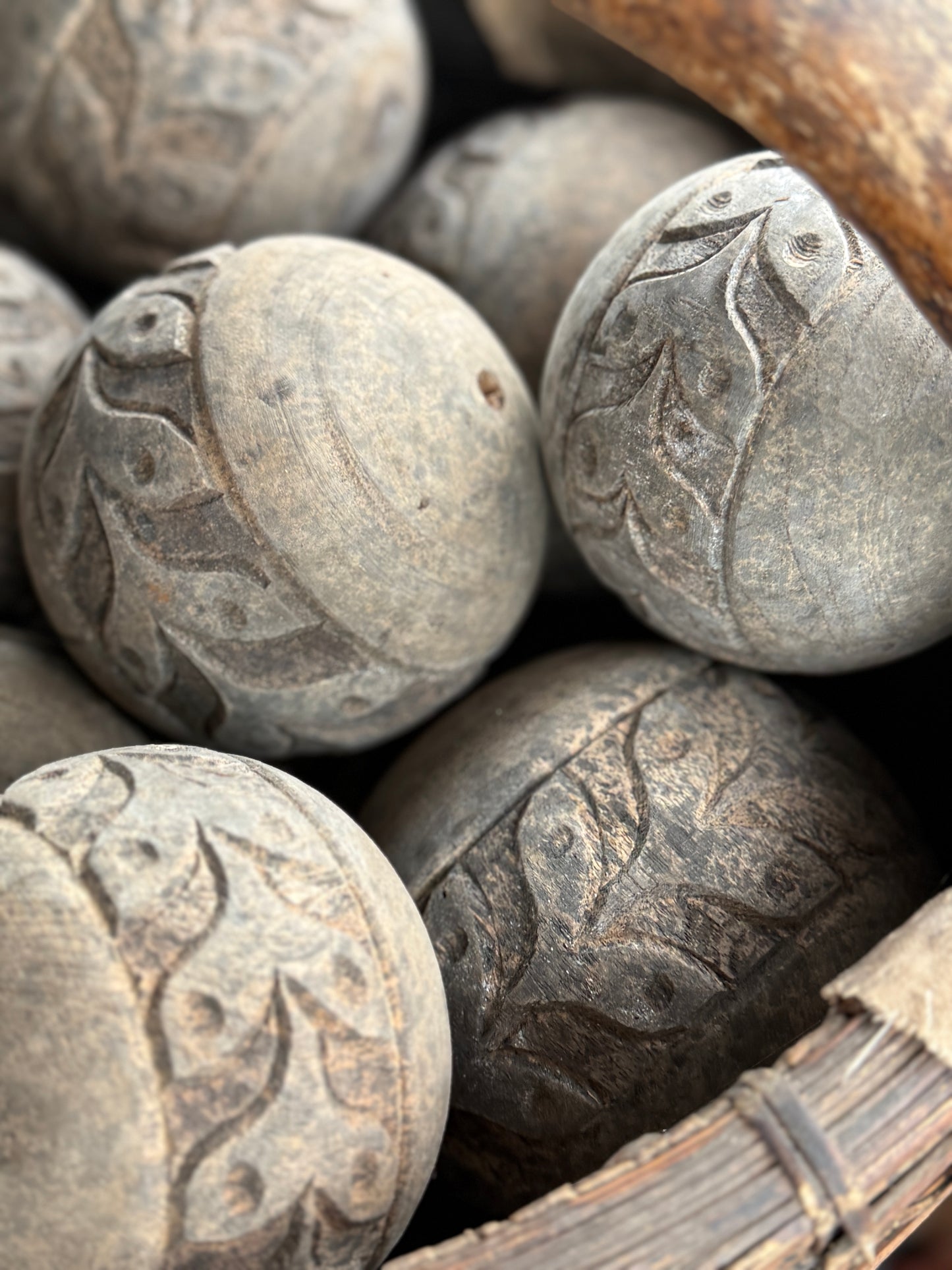 Houten decoratieve ballen – Luksa- verkrijgbaar in 3 maten