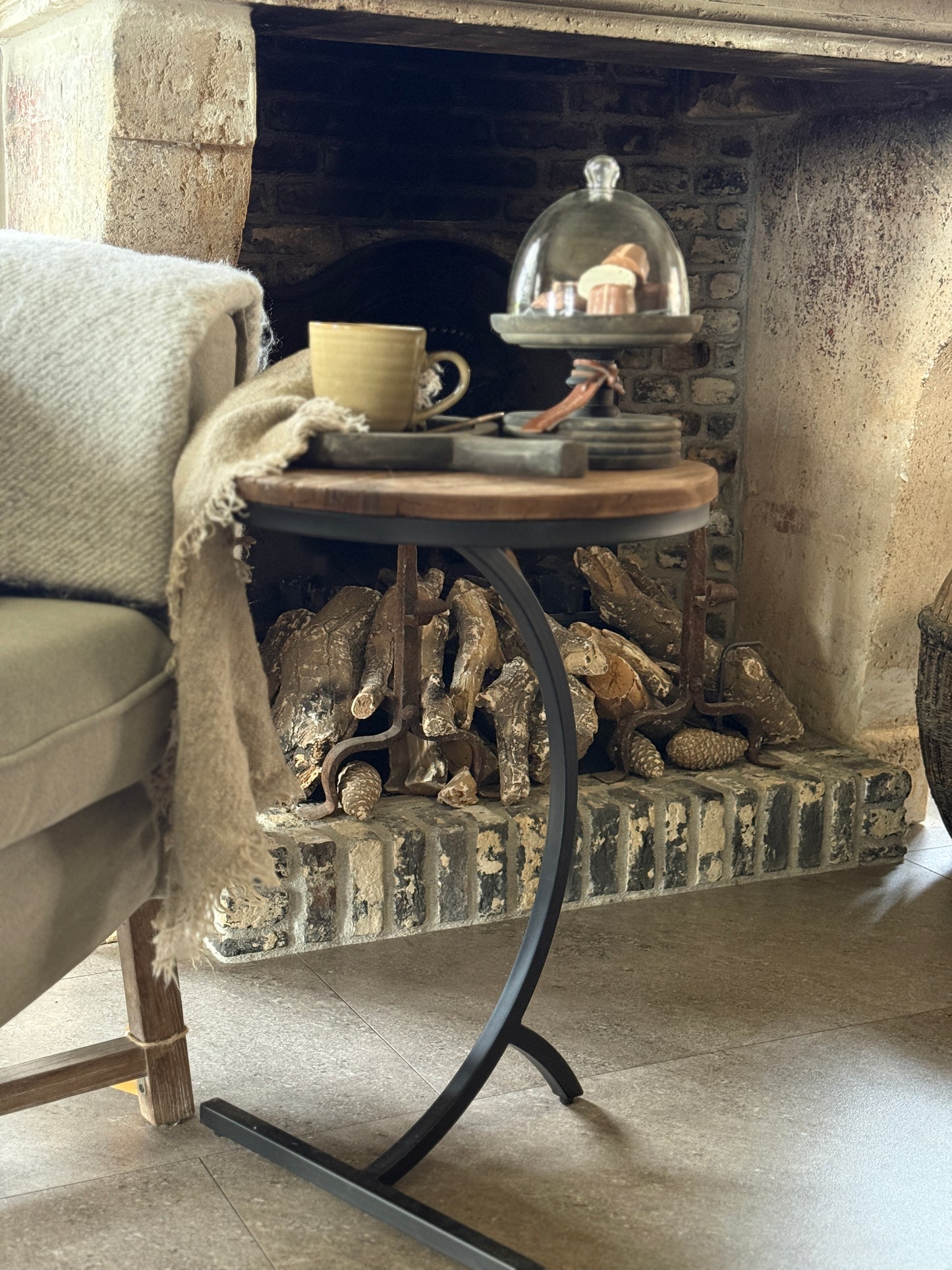 Bijzettafel Napels – verweerd hout & zwart metaal