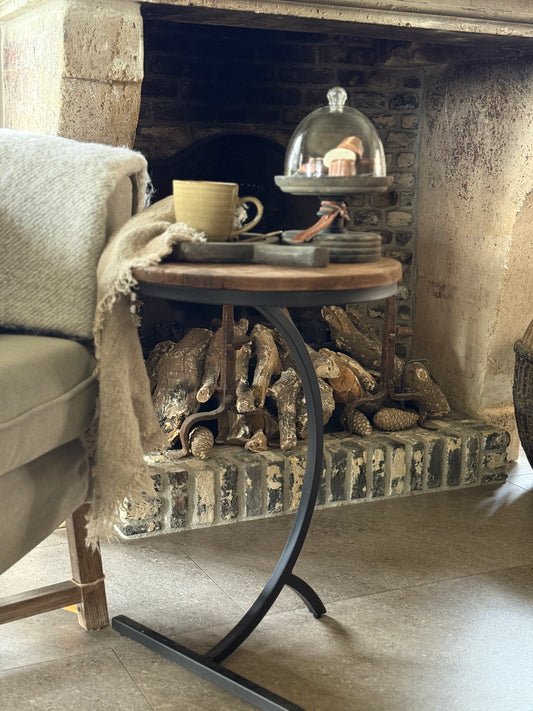 Bijzettafel Napels – verweerd hout & zwart metaal