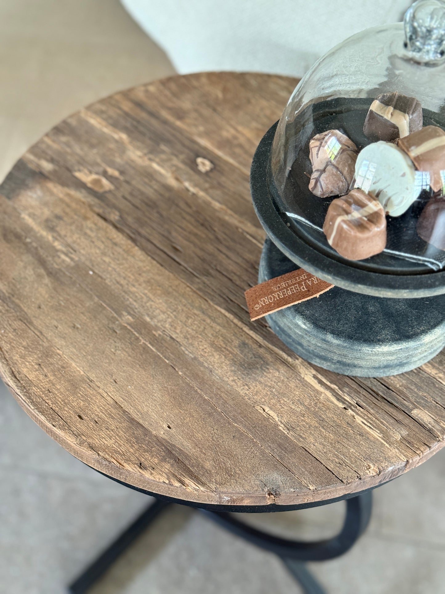 Bijzettafel Napels – verweerd hout & zwart metaal