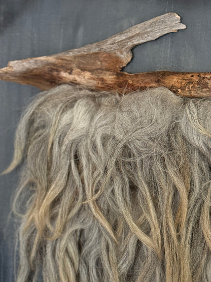 Wandpaneel met schapenvacht (LH2)