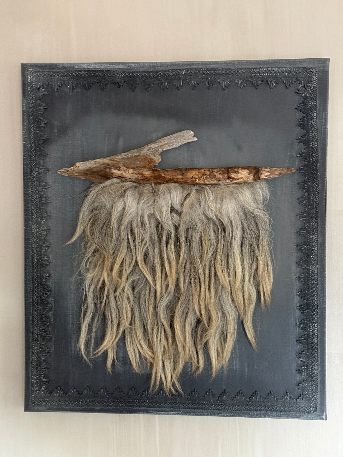 Wandpaneel met schapenvacht (LH2)