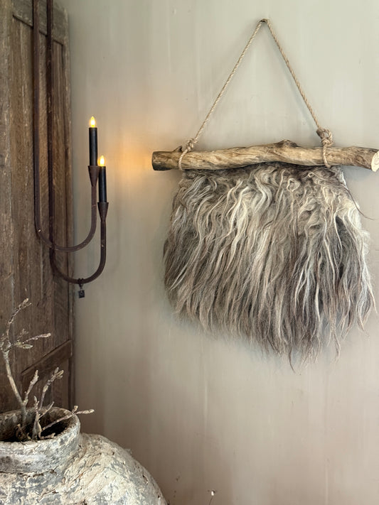 Gevilte schapenvacht wandkraag aan stok (LH06)