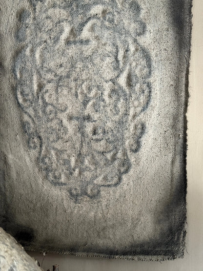 Limewash cloth with ornamental print (LHK02)