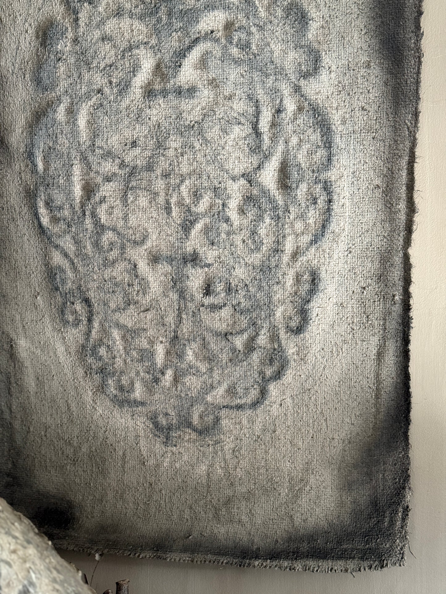 Limewash cloth with ornamental print (LHK02)