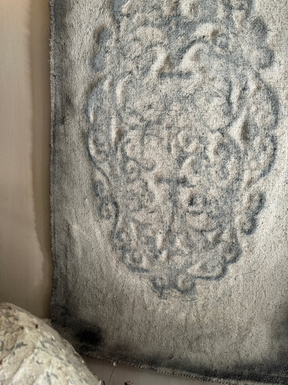 Limewash cloth with ornamental print (LHK02)