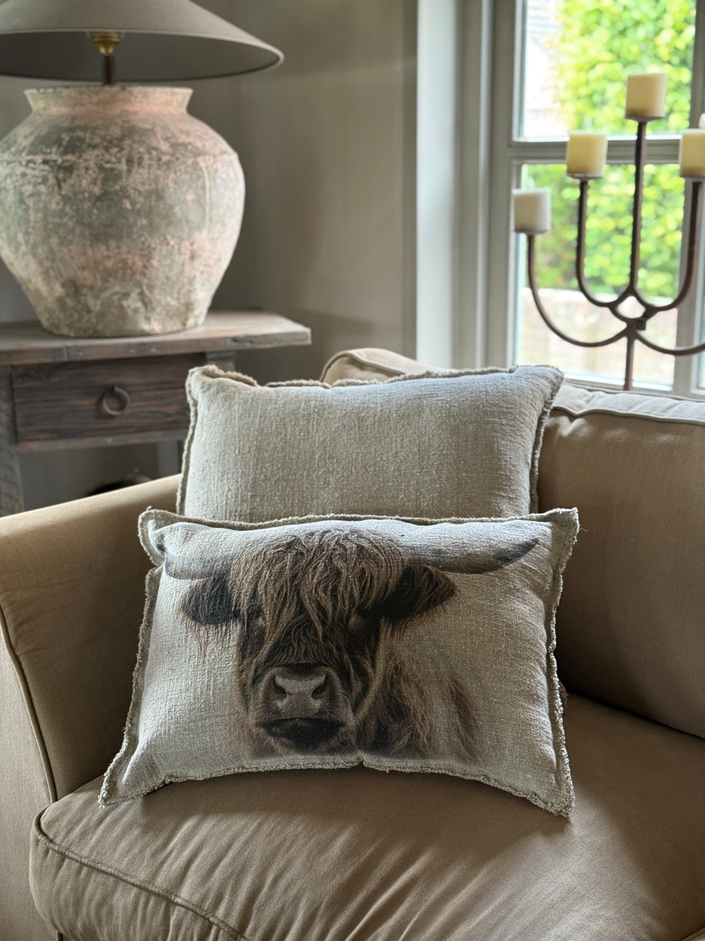 Shabby Scottish Highlander Cushion – 40x60 cm