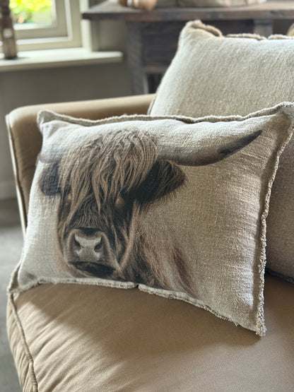 Shabby Scottish Highlander Cushion – 40x60 cm