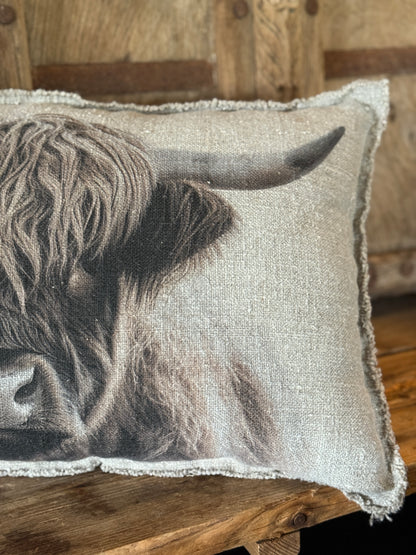 Shabby Scottish Highlander Cushion – 40x60 cm