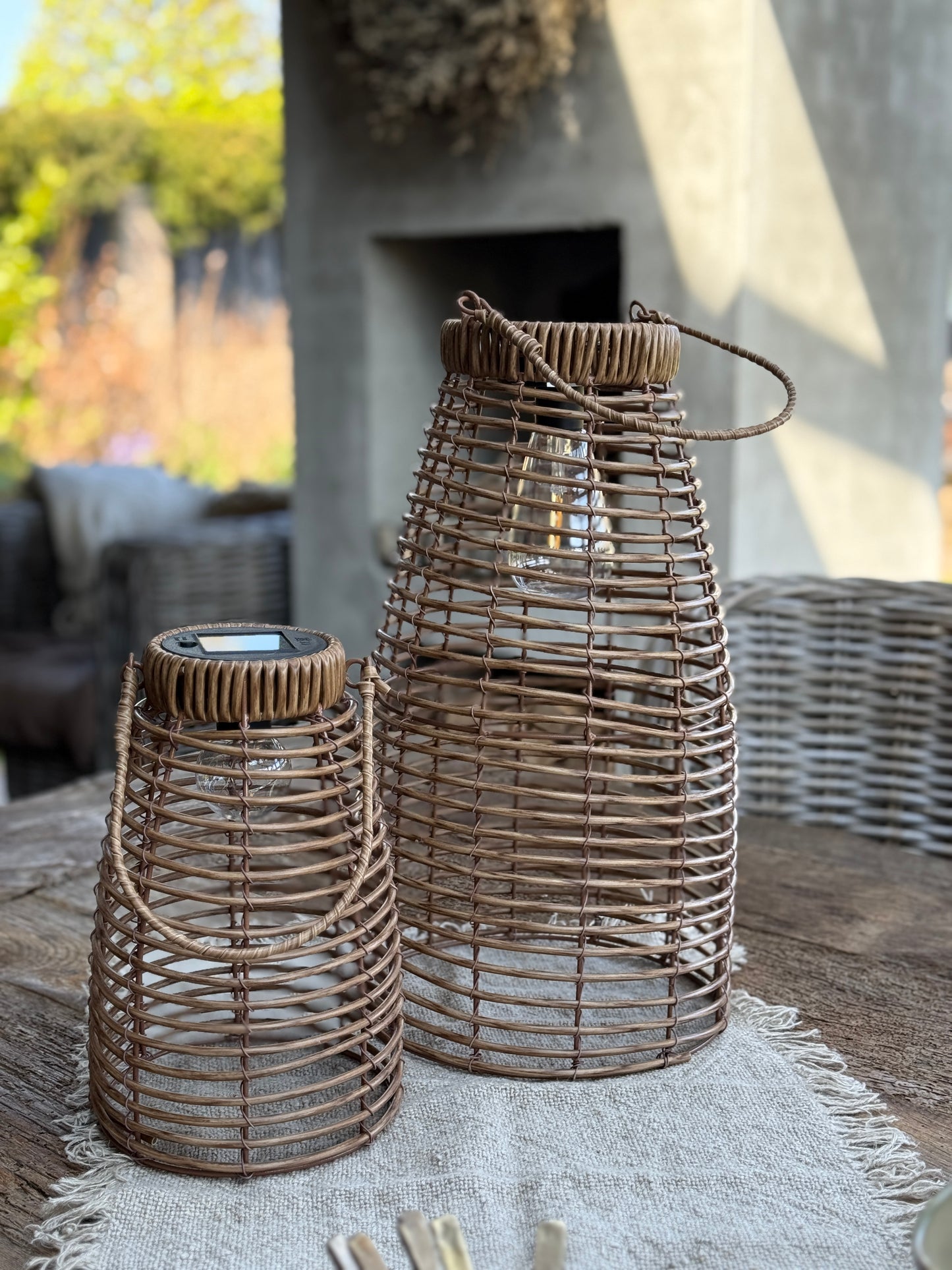 Anke solar lamp - Available in 2 sizes