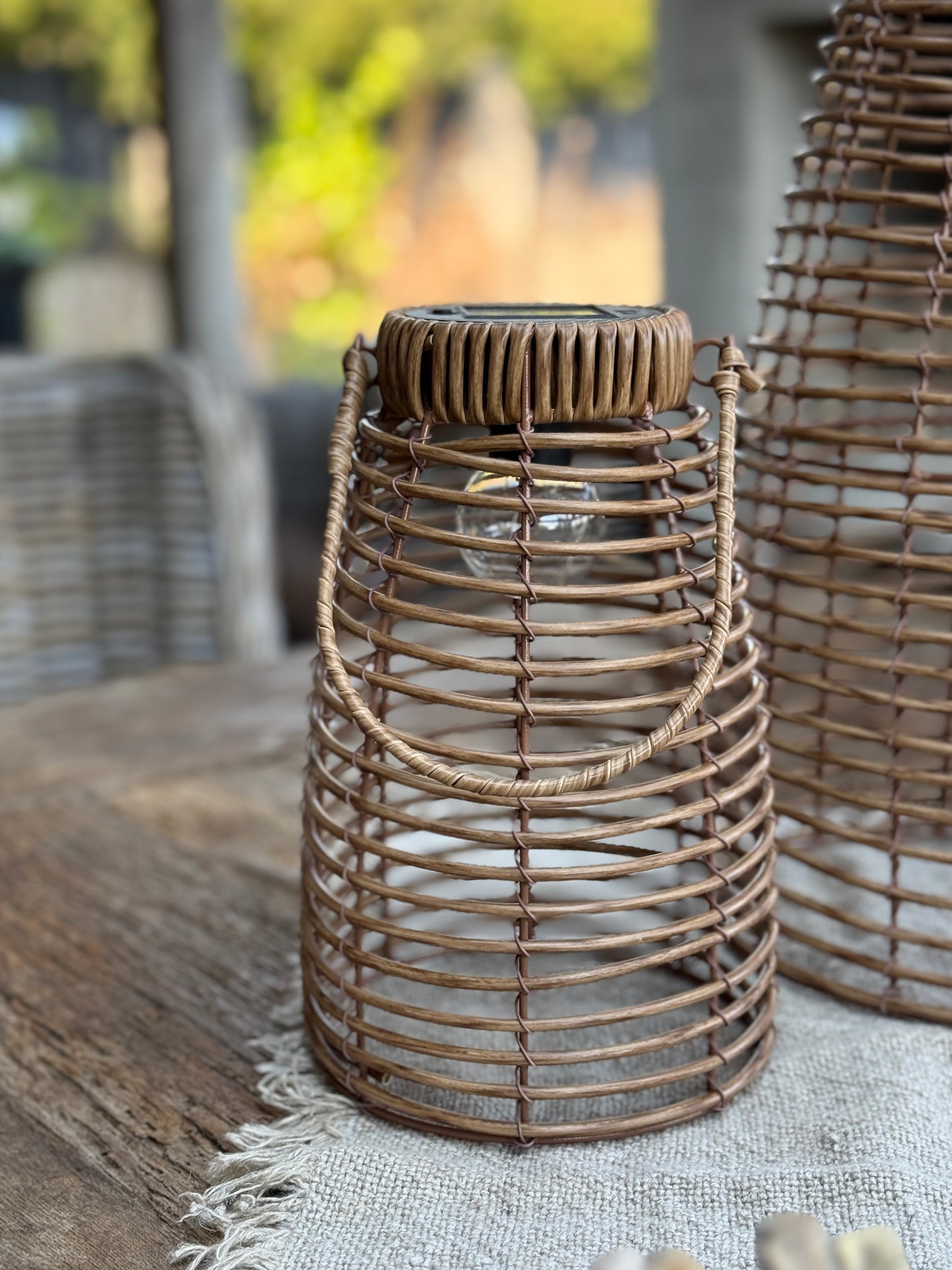 Anke solar lamp - Available in 2 sizes