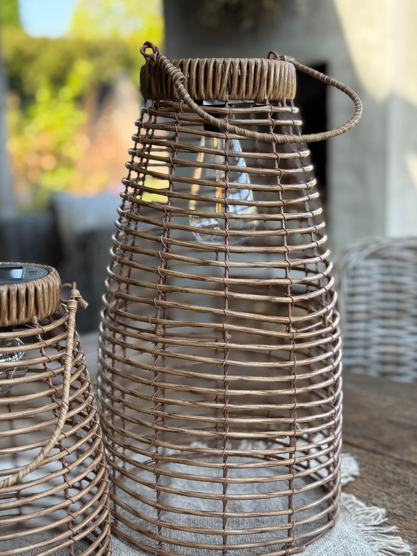 Anke solar lamp - Available in 2 sizes